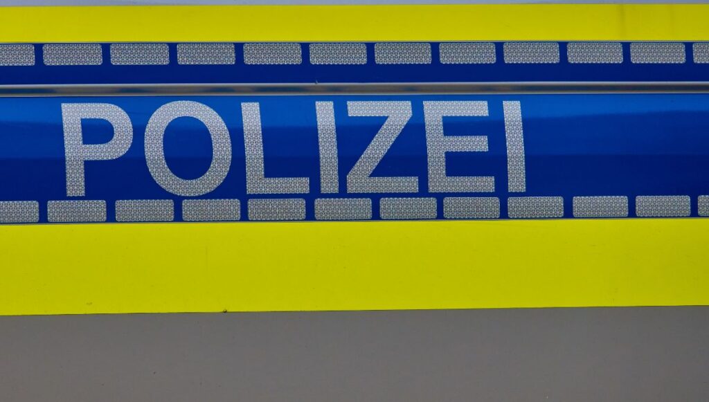 Schwerer Verkehrsunfall in Bad Salzuflen-Wüsten Fahrzeug überschlägt sich